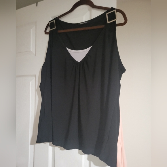 Assorted Ladies size 3X tops - Picture 3 of 13